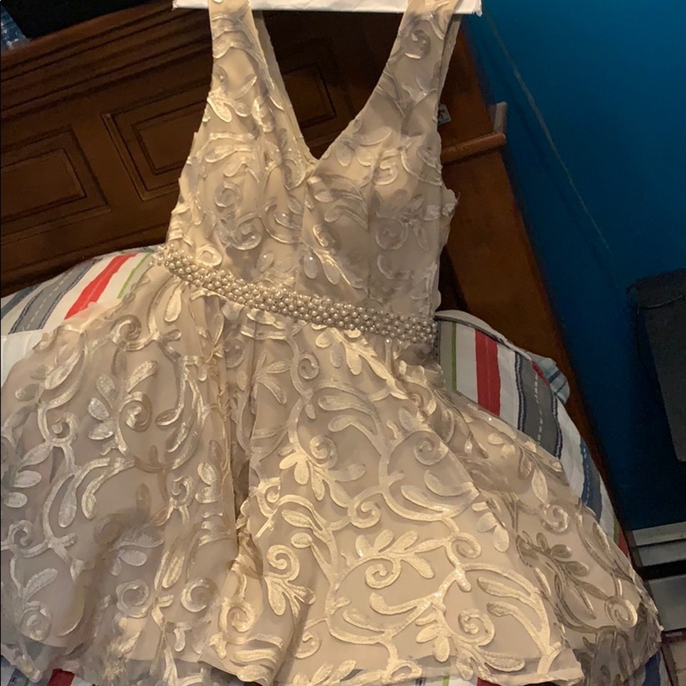 Elegante dress with a beautiful details